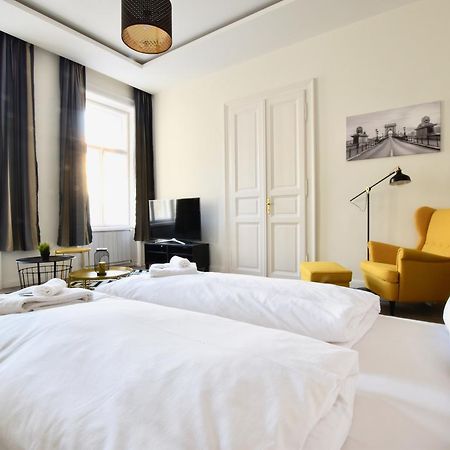 Standard Apartment By Hi5 - Dessewffy 39 Budapest Ngoại thất bức ảnh