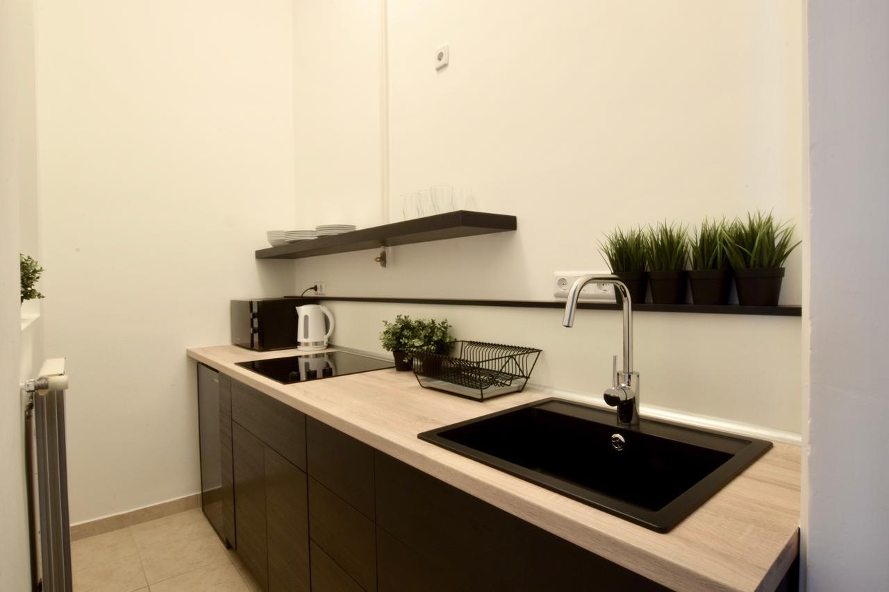 Standard Apartment By Hi5 - Dessewffy 39 Budapest Ngoại thất bức ảnh