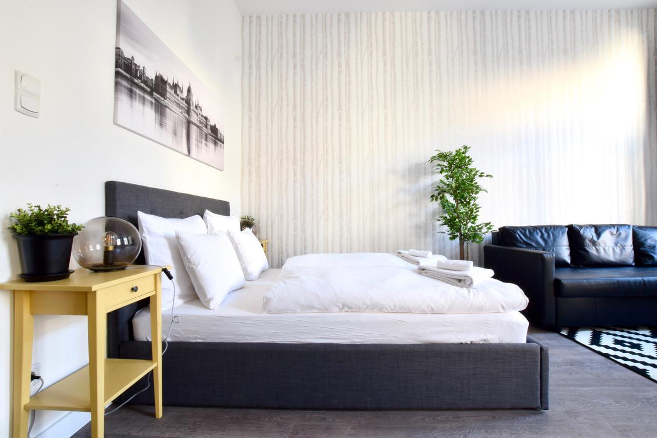 Standard Apartment By Hi5 - Dessewffy 39 Budapest Ngoại thất bức ảnh